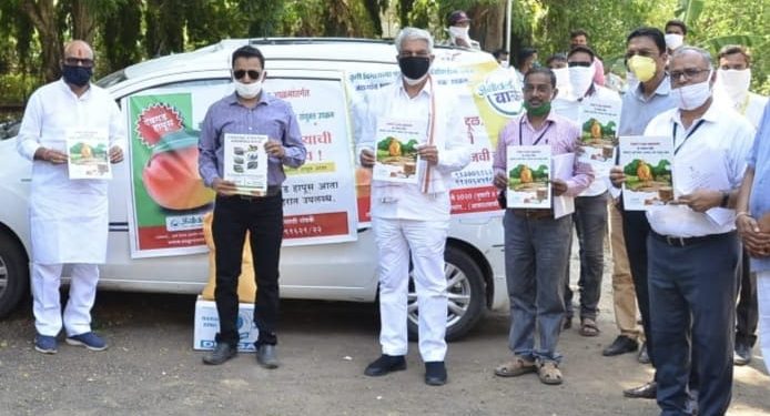 कृषिमंत्री यांनी घेतली अॅग्रोवर्ल्डच्या जळगावातील  “शेतकरी ते ग्राहक” शेतमाल विक्री उपक्रमाची माहिती..