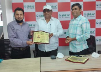 शेतकरी हिताचा वसा व वारसा जपणारे- प्लॅन्टो कृषीतंत्रचे स्वप्नील व निखील चौधरी