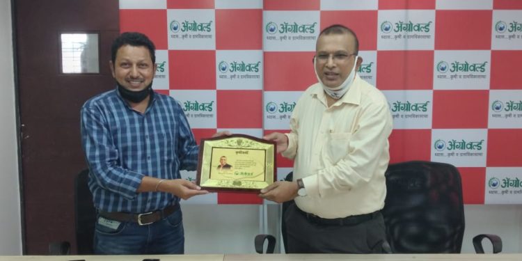 शेतकरी हिताचा वसा व वारसा जपणारे- प्लॅन्टो कृषीतंत्रचे स्वप्नील व निखील चौधरी