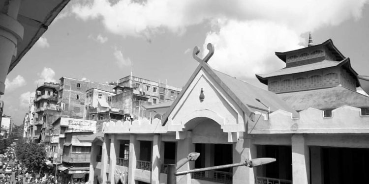 महिला संचालित मणिपूरचा पाचशे वर्षे जुना बाजार