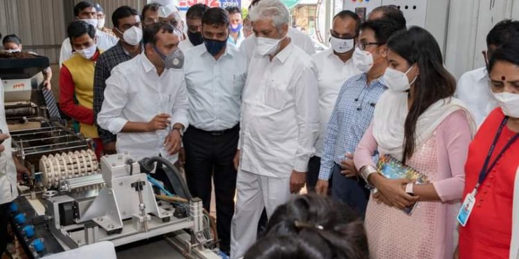 कृषिमंत्री दादाजी भुसे यांच्या हस्ते उगावच्या ओम गायत्री अ‍ॅग्रो मॉलचे उदघाटन