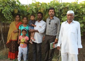 शेततळयावर बहरली द्राक्षशेती