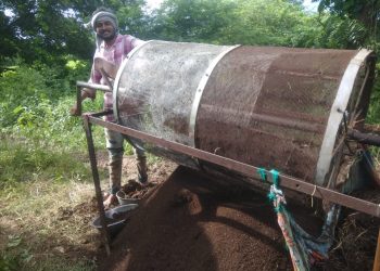 सेंद्रिय निविष्ठातून लाखोंची उलाढाल