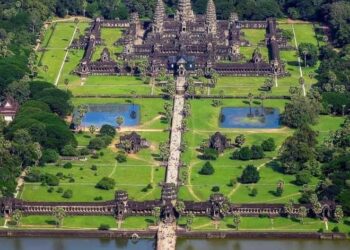 जगातील सर्वात मोठं हिंदू मंदिर भारतात नसून परदेशात आहे; तेही 5000 किलोमीटर दूर..