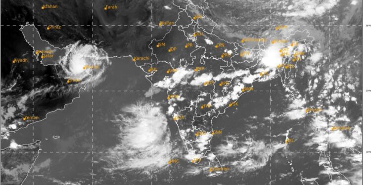 ऐन भाद्रपदात पुढील चार दिवस पुन्हा पावसाचा चटका..; भारतातून परतीच्या पावसाला “या” तारखेपासून होणार सुरुवात..; परतीचा पाऊस महाराष्ट्रात..?? ; यंदा परतीच्या पावसाने केला इतक्या दिवस वाढीव मुक्काम..