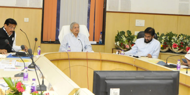 औरंगाबाद जिल्ह्यातील शेतकर्यांना शेतीसाठी जास्तीत जास्त पाणी उपलब्ध करून देण्याचे पालकमंत्री सुभाष देसाई यांचे निर्देश…