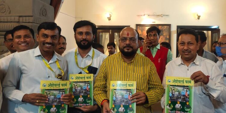 अ‍ॅग्रोवर्ल्डचा दिवाळी अंक शेतकर्‍यांसाठी मार्गदर्शक… जानेवारीत होणारे अ‍ॅग्रोवर्ल्ड कृषी प्रदर्शनही सर्वोत्कृष्ठच ठरणार… पाणीपुरवठा व स्वच्छता विभागाचे मंत्री ना. गुलाबराव पाटील यांच्या हस्ते अ‍ॅग्रोवर्ल्डच्या दिवाळी अंकाचे प्रकाशन