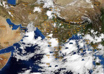 राज्यात मुसळधार, अनेक ठिकाणी पूरस्थिती; पालक सचिवांना त्या त्या जिल्ह्यांत पोहचून प्रत्यक्ष देखरेख, नियंत्रण करण्याचे मुख्यमंत्र्यांचे निर्देश