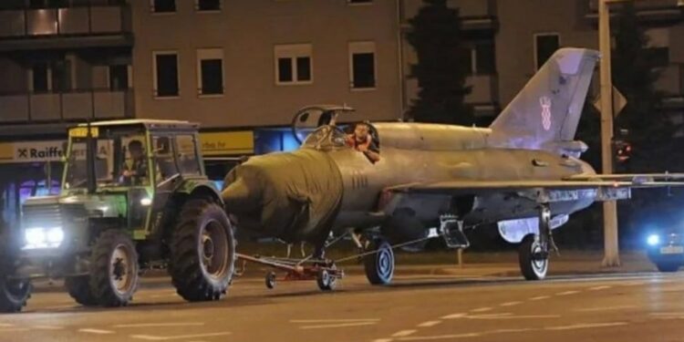 नेदरलँडमध्ये भारतासारखेच “किसान आंदोलन”; सरकारविरोधात हजारो शेतकरी ट्रॅक्टर घेऊन रस्त्यावर उतरले, अनेक हायवे जाम!