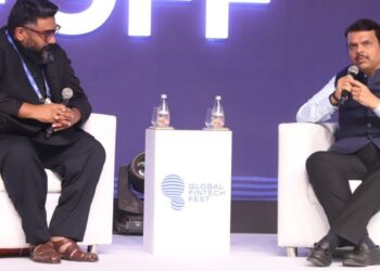 नवीन स्टार्टअप्सनी पीक विमा क्षेत्रात आपले योगदान द्यावे – उपमुख्यमंत्री देवेंद्र फडणवीस