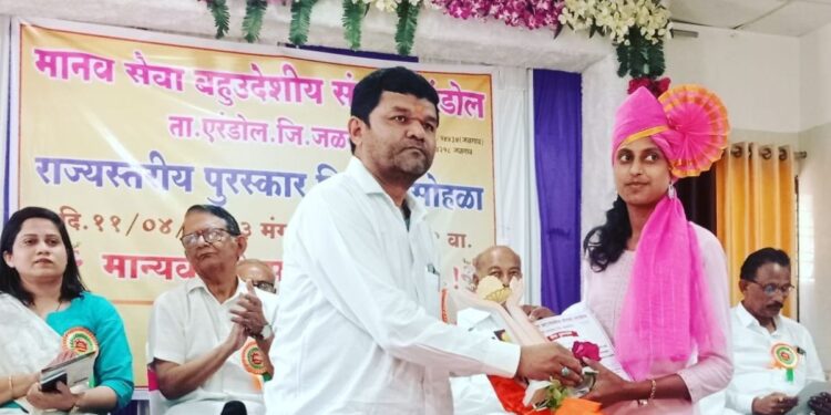 राज्यस्तरीय सेवा पुरस्काराने पल्लवी खैरे सन्मानित