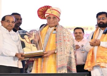 अडचणीच्या काळात शेतकऱ्यांना वाऱ्यावर सोडणार नाही