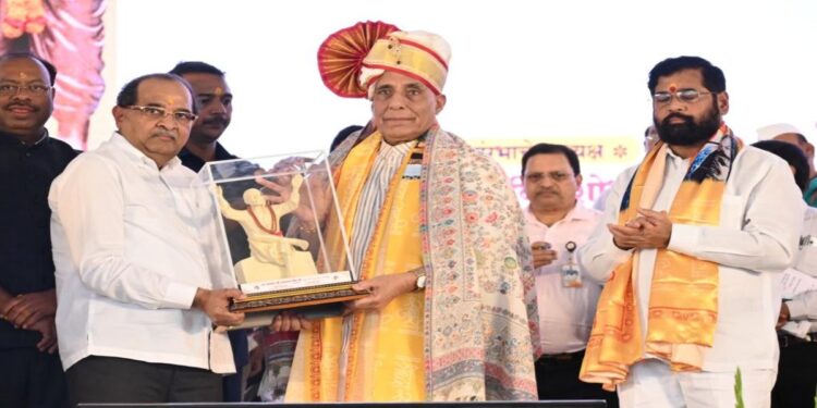 अडचणीच्या काळात शेतकऱ्यांना वाऱ्यावर सोडणार नाही