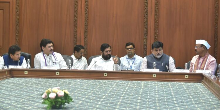 शेतकऱ्यांना फायदा व्हावा अशा दृष्टीने जलसंधारणाच्या कामांचे नियोजन करा