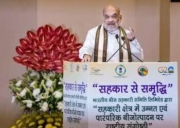 शेतकऱ्यांना शास्त्रीय पद्धतीने तयार केलेले प्रमाणित बियाणे