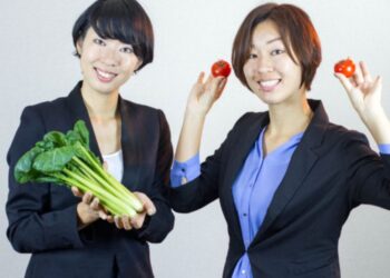 जपानी जुळ्या भगिनींनी भारतात सुरू केला विषमुक्त सेंद्रिय कृषिमाल व्यवसाय