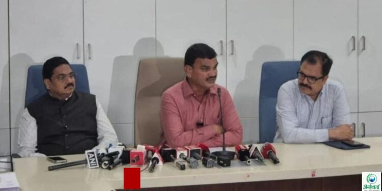 शेतकऱ्यांनो, युरिया खताला पर्यायी मार्ग शोधा; कृषिमंत्र्यांचे आवाहन