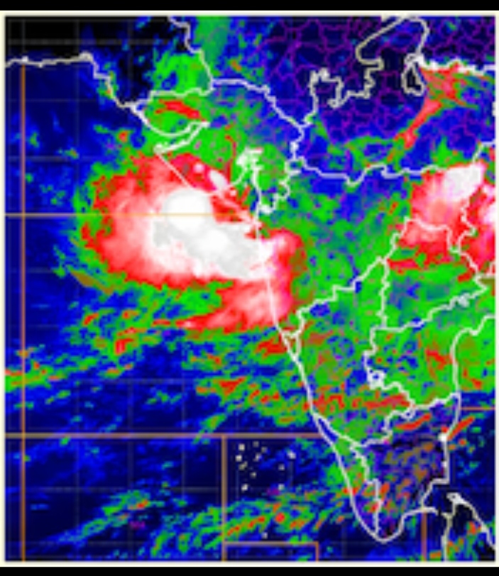 मुंबई, कोकण किनारपट्टीसह महाराष्ट्रात पावसाचे धुमशान माजवणारी अरबी समुद्रातील हवामान प्रणाली (कमी दाब क्षेत्र)