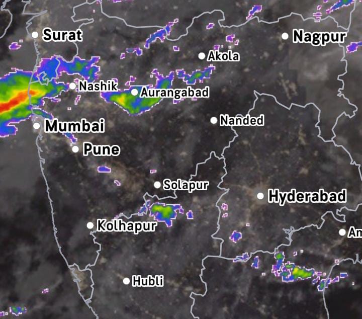 महाराष्ट्रात आज पावसाचा जोर तुलनेने कमी राहण्याची शक्यता आहे. घाट परिसरात मात्र जोरदार पाऊस बरसू शकतो.